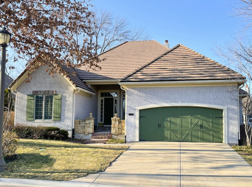 11345 Granada Court, Leawood, KS 66211, Presented by Suzy Goldstein